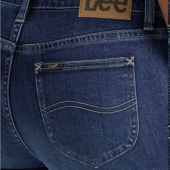 LEE WOMEN'S LEGENDARY REGULAR BOOTCUT JEAN -SIZE 14 Short NWT - Picture 6 of 13